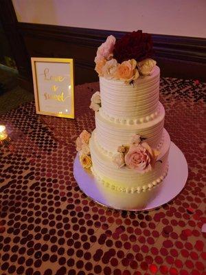 Yellow cake with raspberry filling, with whipped frosting. Perfect and yummy!