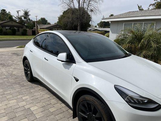 Front view of Model Y with windshield 70% and front side windows ceramic 10%