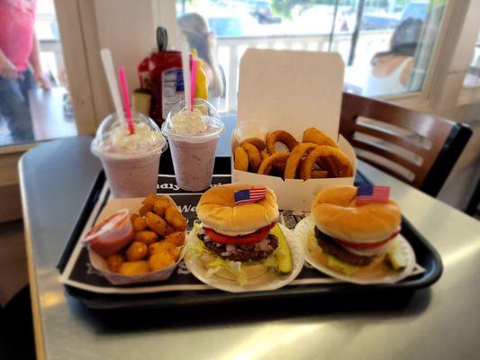 California Burgers, Cheese Curds, Onion Rings & BLackberry shakes!