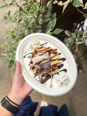 @betterwithju "Homerun" with blueberry danish ice cream, banana, and Nutella drizzle