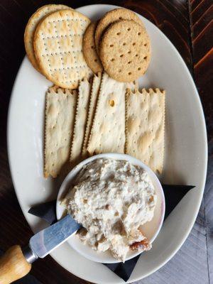 Smoked salmon and crackers