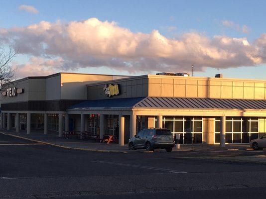 Tony's Big Cheese Pizza on Nob Hill in Yakima