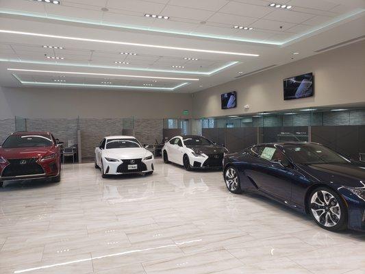 Len Stoler Lexus Showroom