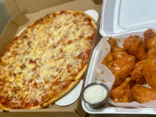 16" PIZZA & 10 WINGS SPECIAL $32.99
        ORDER NOW ! :)