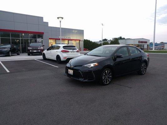 The evening I said "adios" to my warranty nightmare 2015 Kia Forte hatchback and picked up a 2017 Toyota Corolla SE!