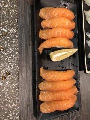 Salmon nigiri