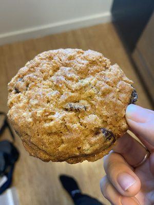 Small oatmeal raisin cookie (yum!)