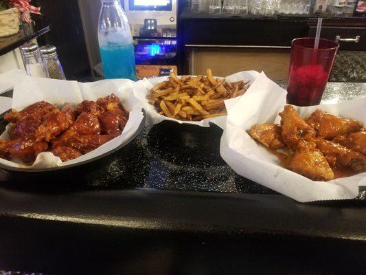 Great wings and fries!!!