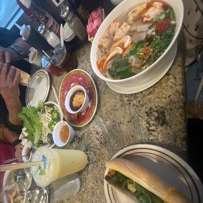 Banh Mi Bi Pho Tai