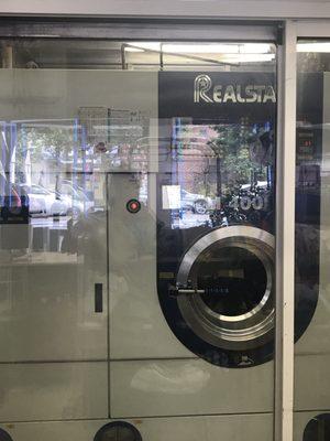 Dry cleaning machine