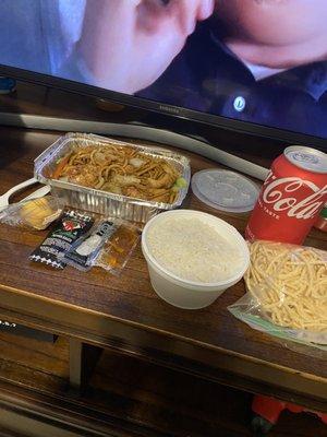 chow mein de pollo muy bueno