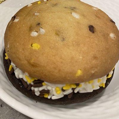 Bruins whoopie pie