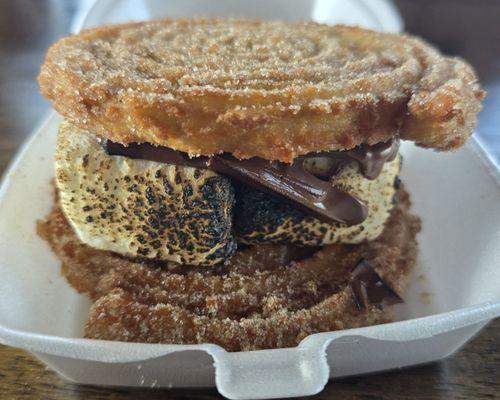 Churro s'more