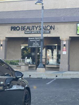 Pro Beauty Salon.