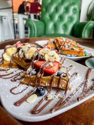 Nutella waffle with fruits