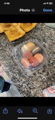 Half dozen macaroons. I bought this as a gift to deliver