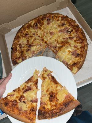 Large Hawaiian pizza