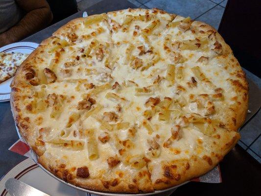 Chicken ziti Alfredo pizza