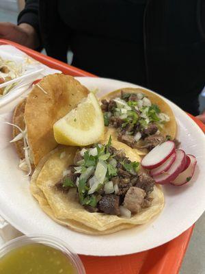 Lengua and cabeza tacos