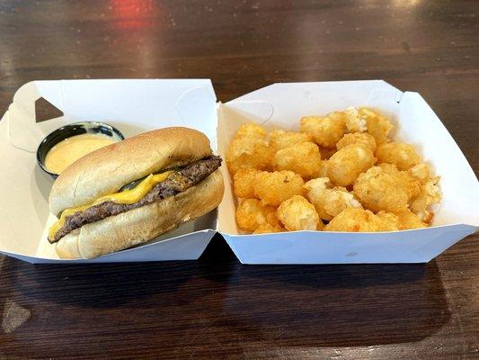 Single Cheeseburger with Tots and Sauce