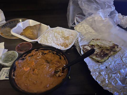 Chicken tikka masala , paneer Cheese Naan, Samosa