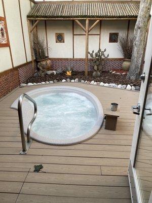 Hot tub / outdoor