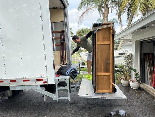 Full House Moving & Storage company