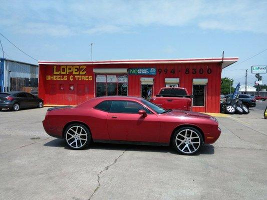 2014 DODGE CHALLENGE with 22" black/machine face srt10