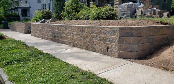 Retaining wall