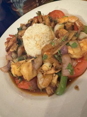 Mariscos Saltado