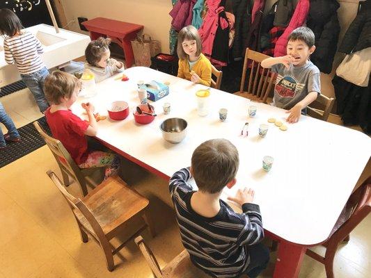 Snack time at Oswego Playschool!