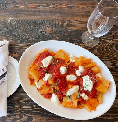 Paccheri Pomodoro con Mozzarella