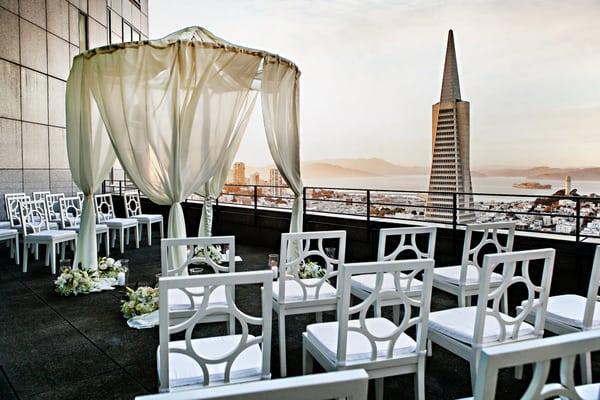 Cylindrical chuppah on the roof terrace of Loews Regency, San Francisco. Bliss Fotography.