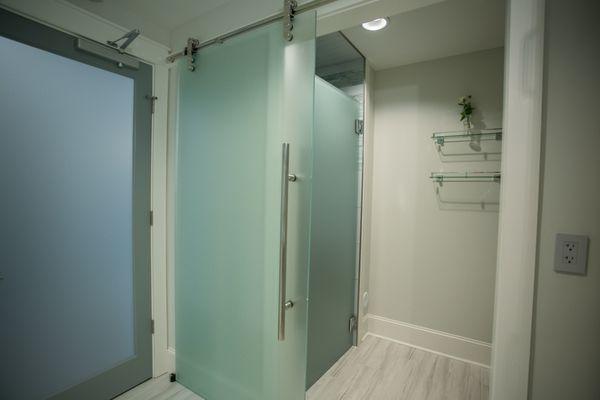 Mens Locker & Shower