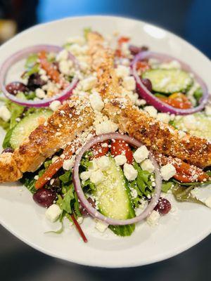 Greek Feta Salad!
A bed of mixed greens topped with crunchy cucumber, onions, diced tomatoes, sweet bell peppers, olive, & feta cheese