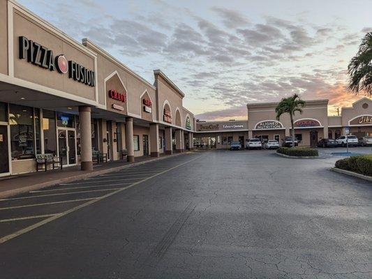 Bridge Plaza shopping center, Fort Myers