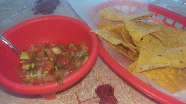 Nachos con Pico de Gallo: Complimentary serving of home-made corn tortilla chips and salsa fresca (with fresh avocado and corn kernels)