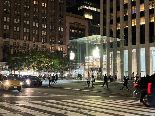 Apple Store 5th Ave.