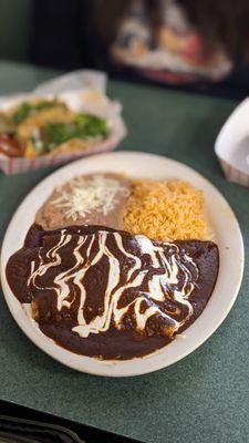 Mole enchiladas