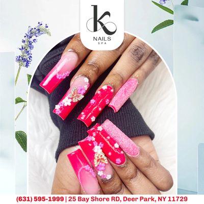 Add a touch of nature to your nails with our intricate floral designs. 
Ideal for any nail length!