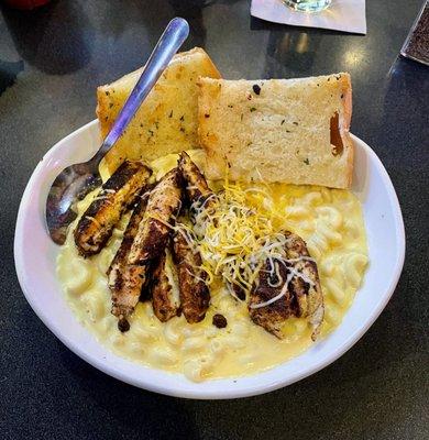 Northeast Macaroni and Cheese with Cajun chicken