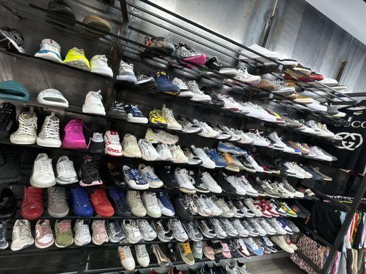 BEST SNEAKER SELECTION IN BUSHWICK BROOKLYN WITH THE BEST PRICES IN THE CITY