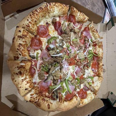 XL Deluxe with ham added! More toppings needed instead of an oversized flavorless crust missing Romesan seasoning!