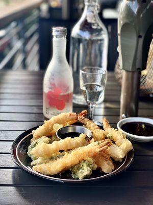 Shrimp tempura player with veggies