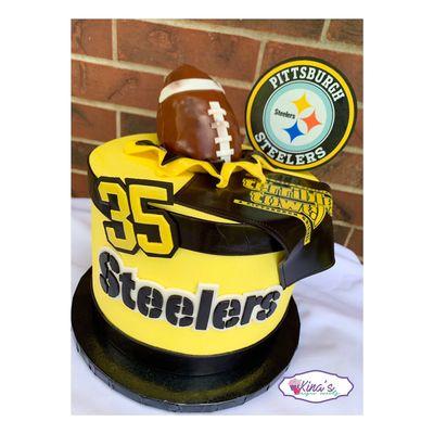 Black and yellow! Black and yellow! We love making cakes for our football fans!