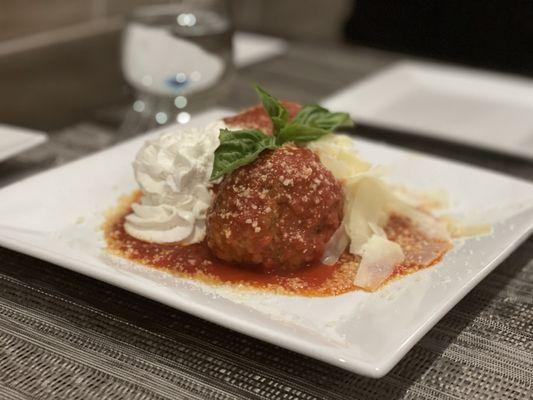 Meatballs with fresh ricotta