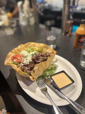 Taco salad with steak