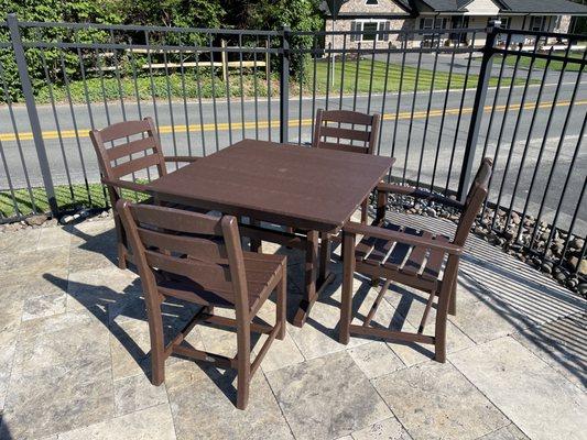 Polywood 5 piece dining set in Mahogony