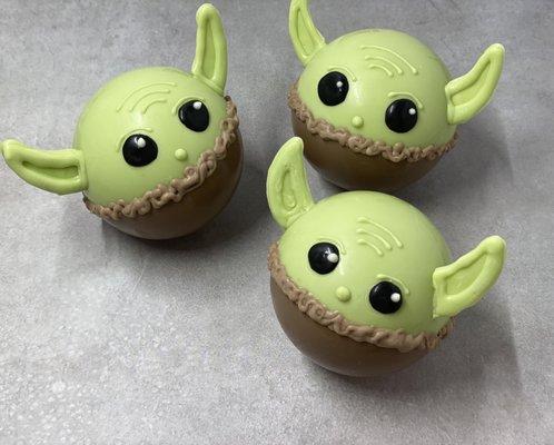 Baby yoda hot cocoa bombs