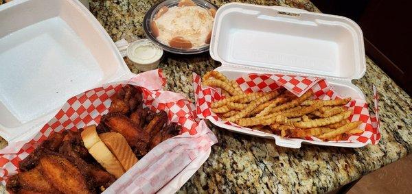 12pc Wing Basket w/Hut Seasoned Fries and Nana's Banana Pudding